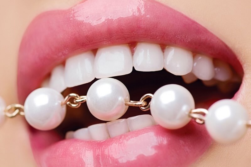 Răng trắng màu ngọc trai